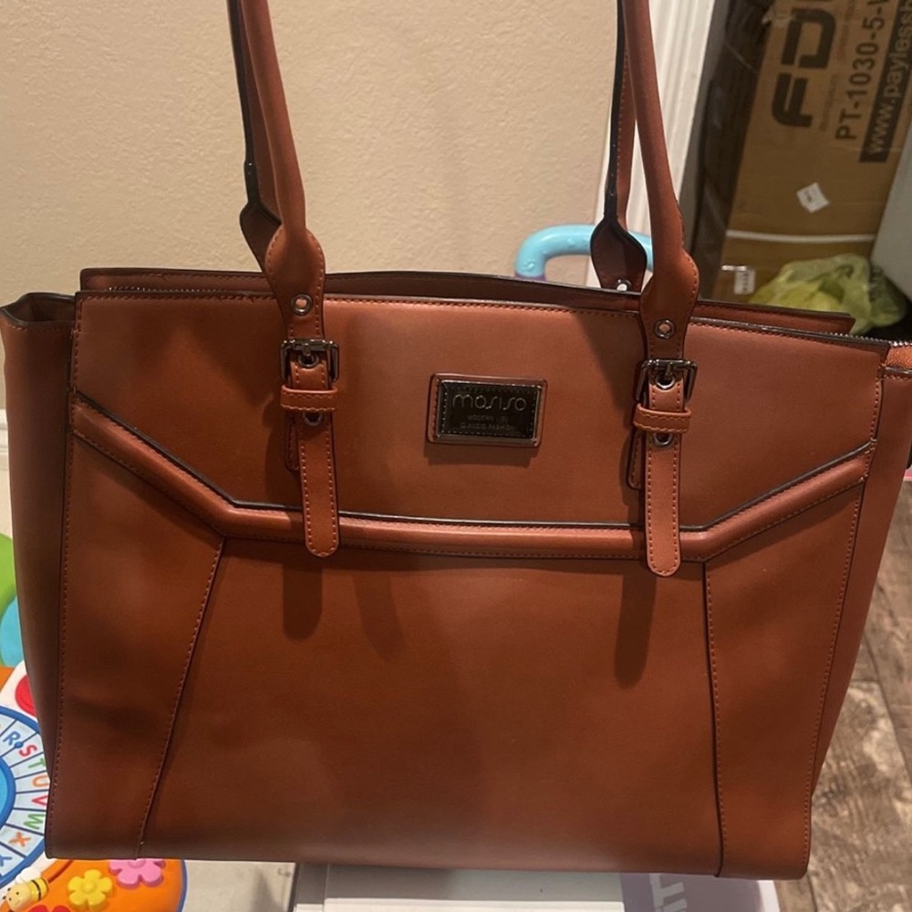 Laptop purse in excellent condition with strap no rips no pulling